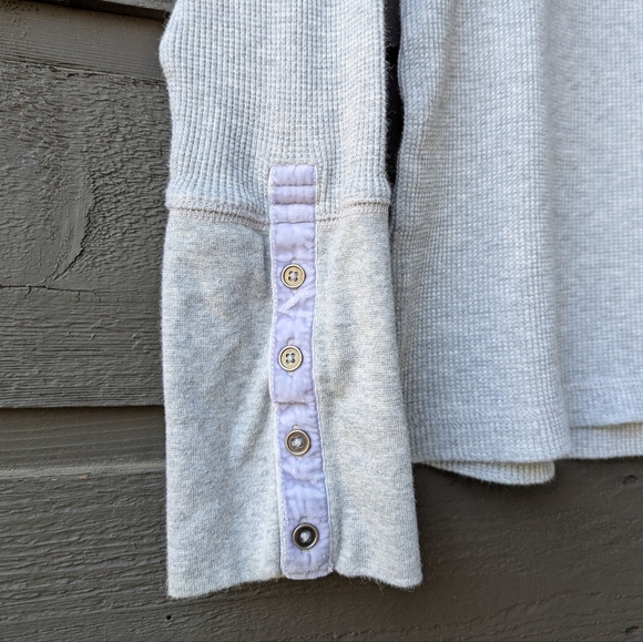 Sundance Waffle Knit Thermal Gray Long Sleeve Lilac Velvet Button Cuffs Large - Picture 2 of 6